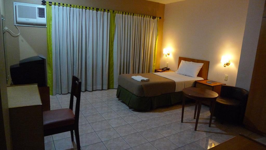 Sequoia Inn Davao Номер фото
